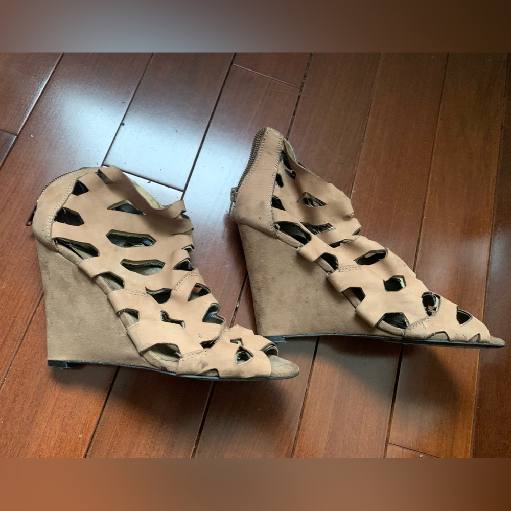 BCBG wedge brown cutlets peep toe size 6
